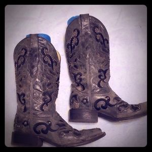 Corral boots
